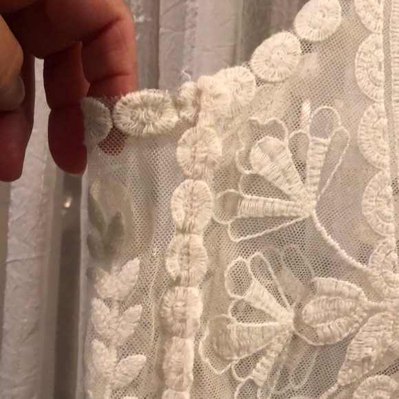 Xhilaration Sleeveless Lace Top - Picture 6 of 7